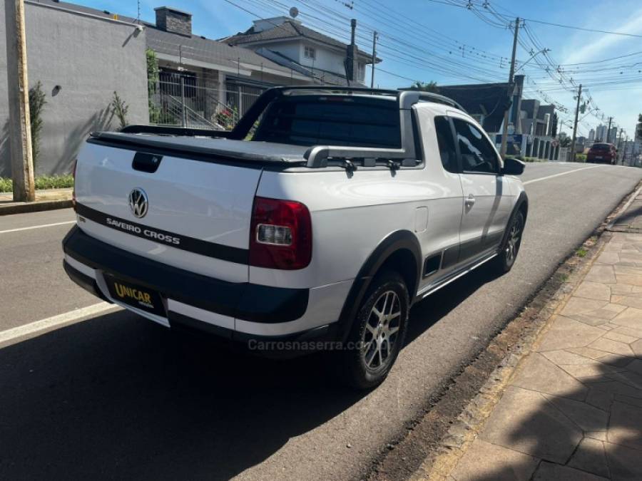 VOLKSWAGEN - SAVEIRO - 2013/2014 - Branca - R$ 65.900,00