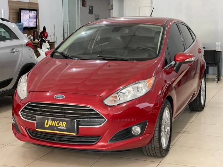 FORD - FIESTA - 2014/2015 - Vermelha - R$ 57.900,00