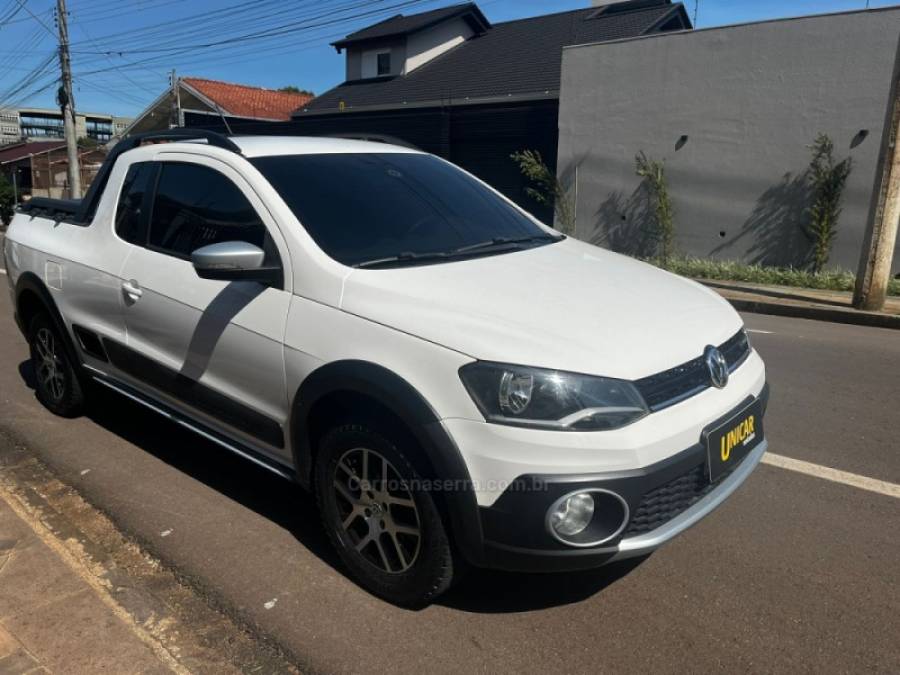 VOLKSWAGEN - SAVEIRO - 2013/2014 - Branca - R$ 65.900,00