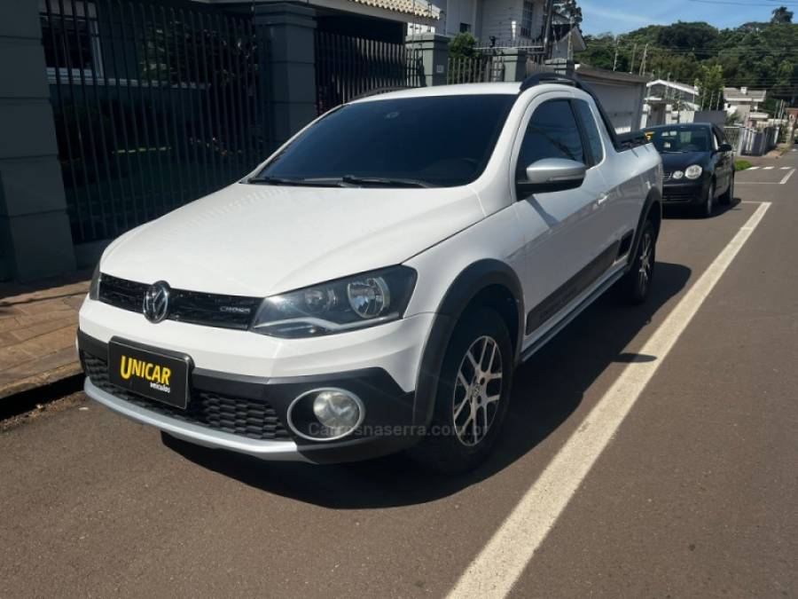 VOLKSWAGEN - SAVEIRO - 2013/2014 - Branca - R$ 65.900,00